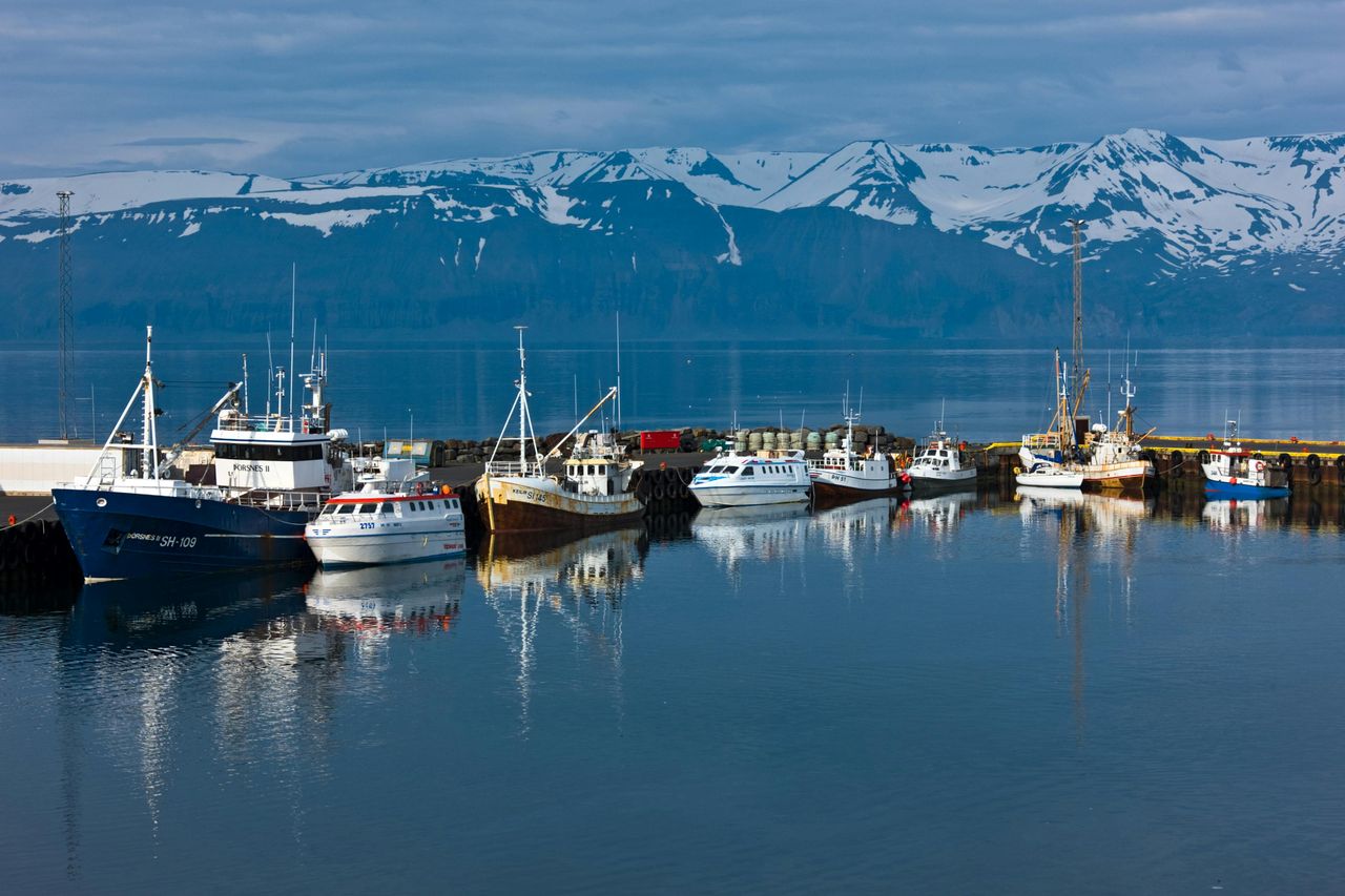 iceland-harbor-boats